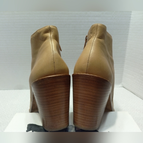 Loeffler Randall Ella stacked # 9 - Picture 7 of 11